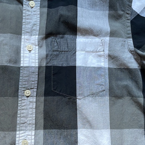 Old navy mens slim fit black white and gray Buffalo plaid button up size medium - Picture 2 of 3